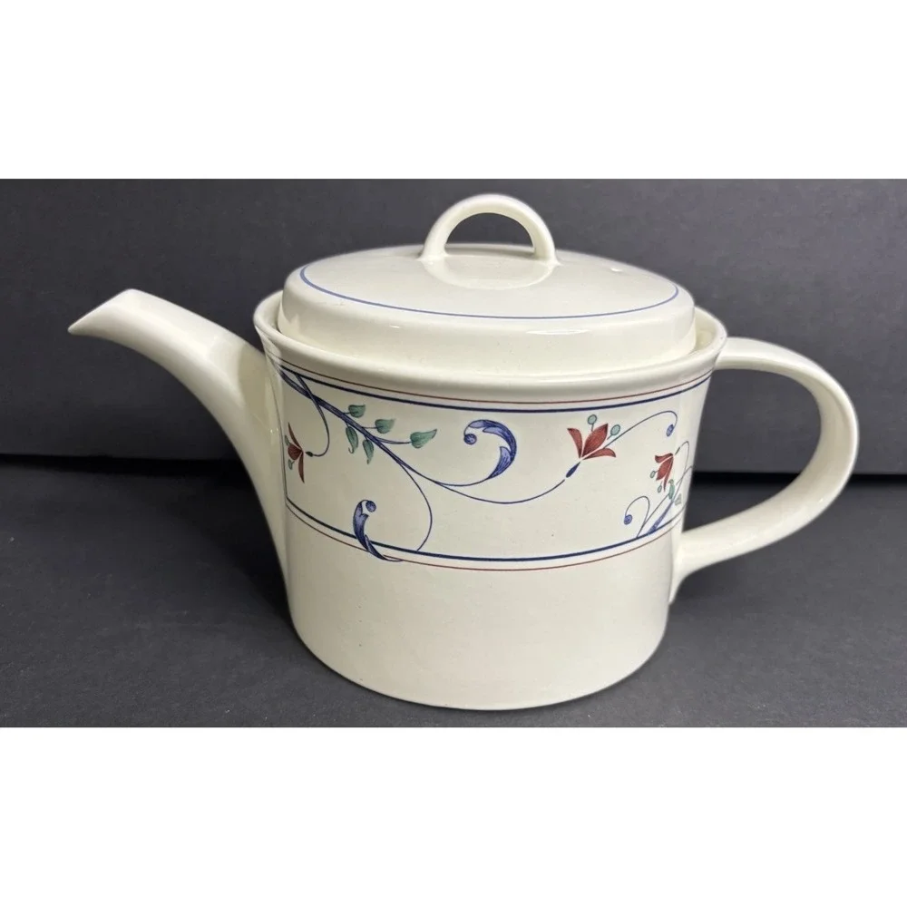 Mikasa Intaglio Annette Teapot with Lid Blue Red Floral Holds 4 Cups CAC20